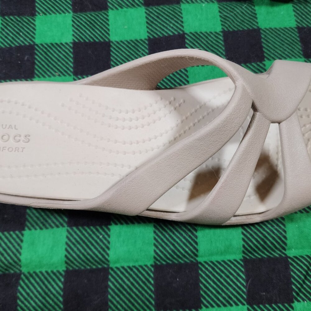Crocs - Women's Sanrah Strappy Wedge - Womens US 7 - Picture 2 of 3